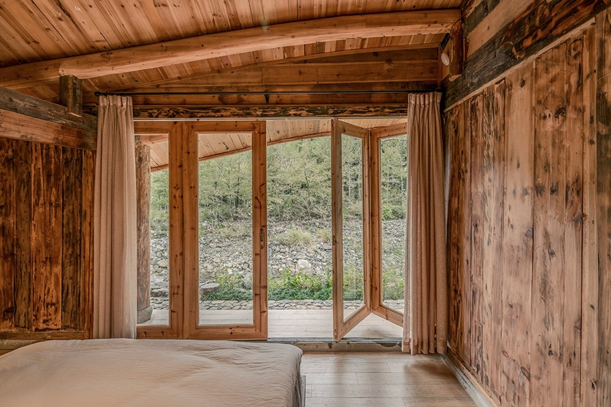 Springingstream-by-WEI-architects_dezeen_2364_col_1-892.jpg